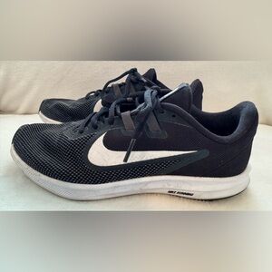 Nike Women’s Downshifter Black & White Sneaker Tennis Shoes Size 8.5M